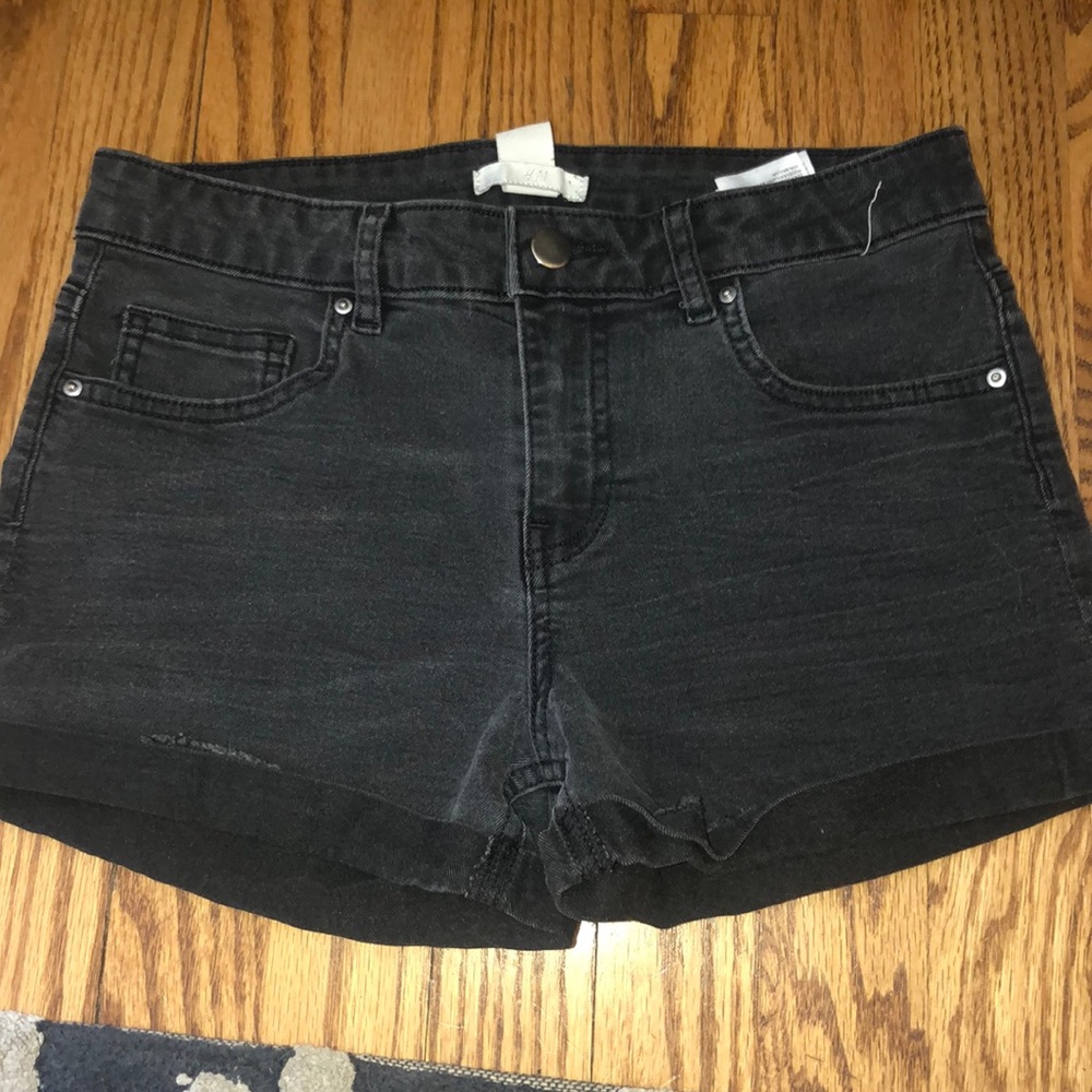 H&M black shorts